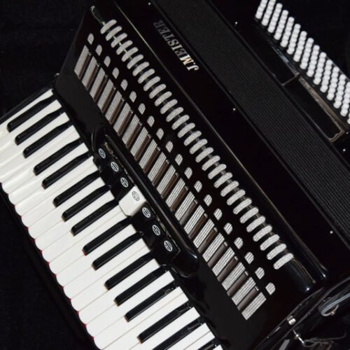 ACORDEON J MEISTER 120 BAJOS 41 TECLAS 7 REGISTROS COLOR NEGRO