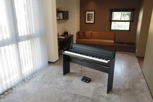 Piano Digital Korg Lp-180 Con Mueble Pedales Negro - Imagen 2