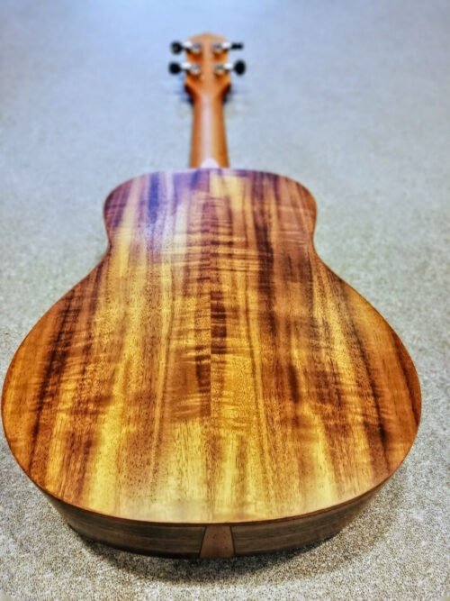 Ukelele Concierto Koa Izzo Serie 420ck Con Funda - Imagen 3