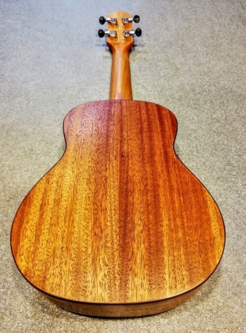 Ukelele Concierto Izzo Caoba Serie 320cm Con Funda - Imagen 3