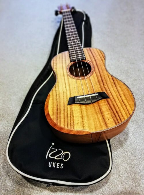 Ukelele Tenor Koa Izzo Serie 420tk Con Funda - Imagen 2