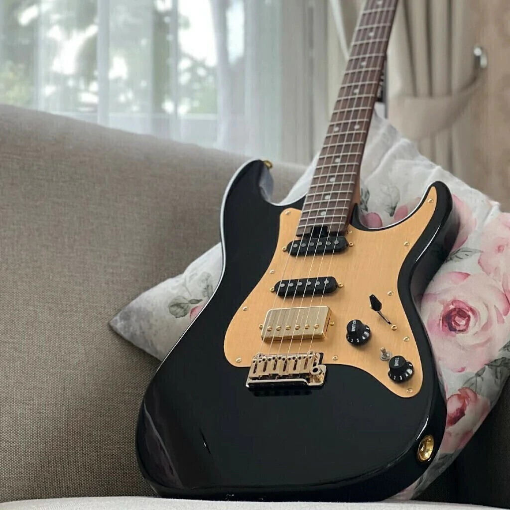 Guitarra Eléctrica Soloking Ms-1 Classic Mkii In Black Beauty Anodized Gold Pickguard With Rosewood Fb Nafiri Special Run