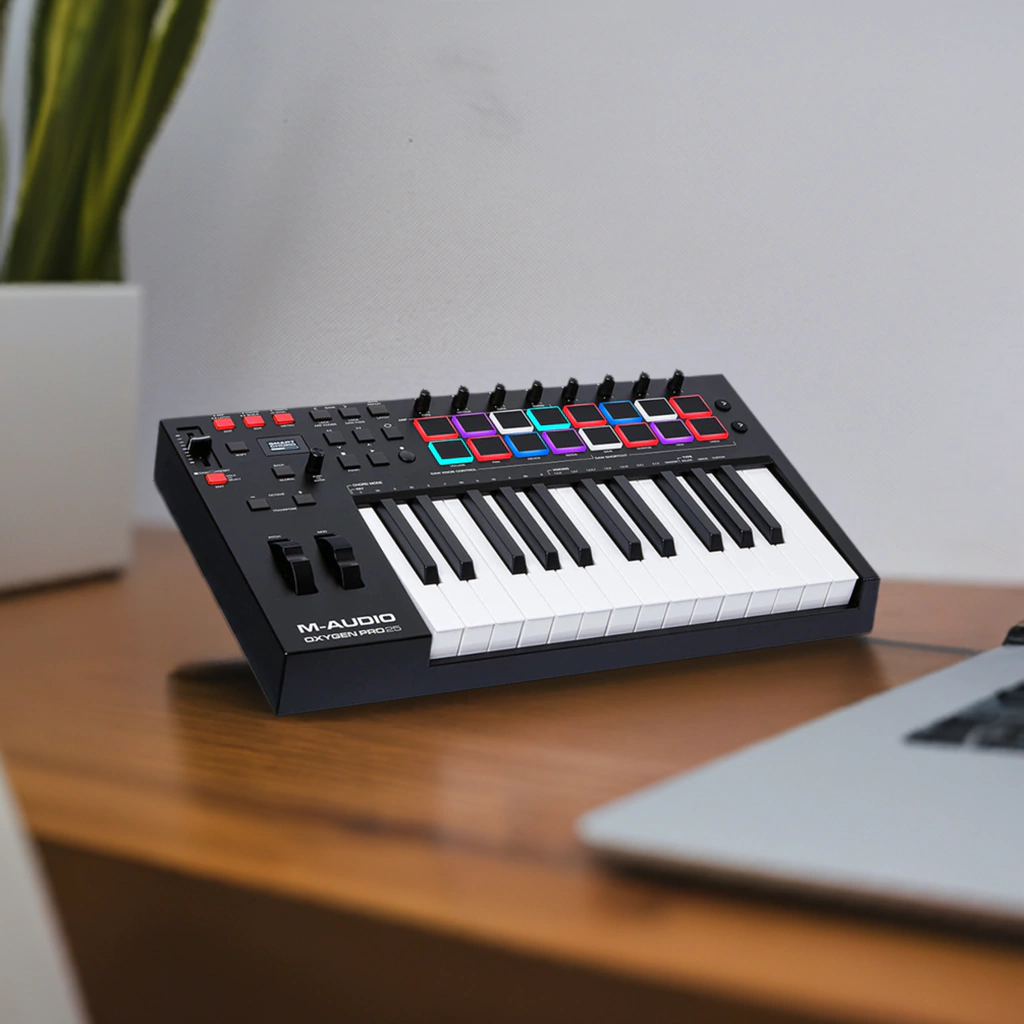 Controlador M-Audio Oxygen 25 Pro Series 25 Teclas 16 Pads Usb