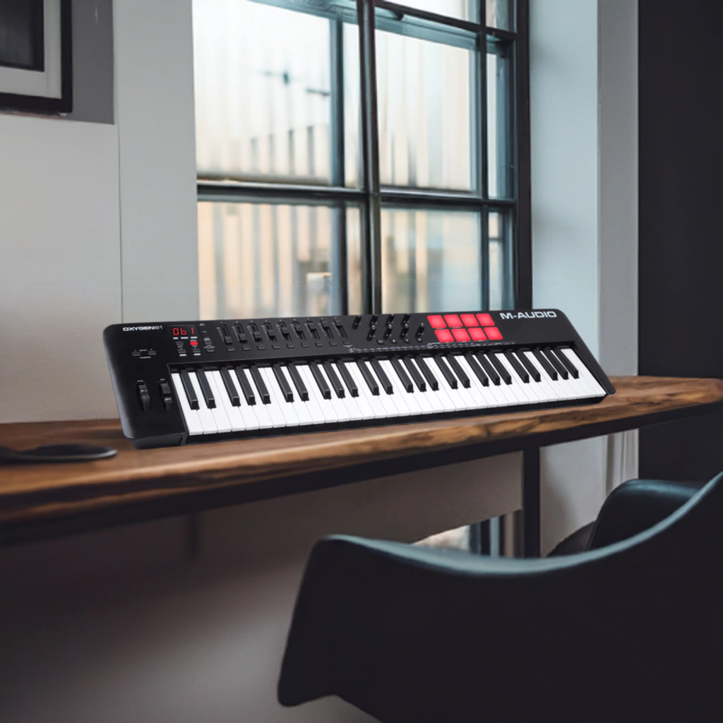 Controlador M-Audio Oxygen 61 Mk V 61 Teclas 8 Pads Usb
