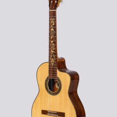 Guitarra Electrocriolla Profesional Con Corte Luthier Mantini Premium Cutaway Natural Fishman Isys Romantica